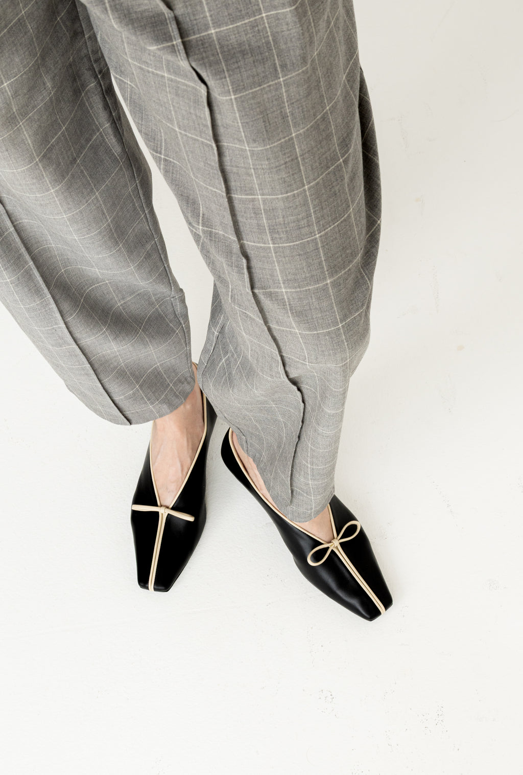 KITTEN HEEL PUMPS WITH BOW