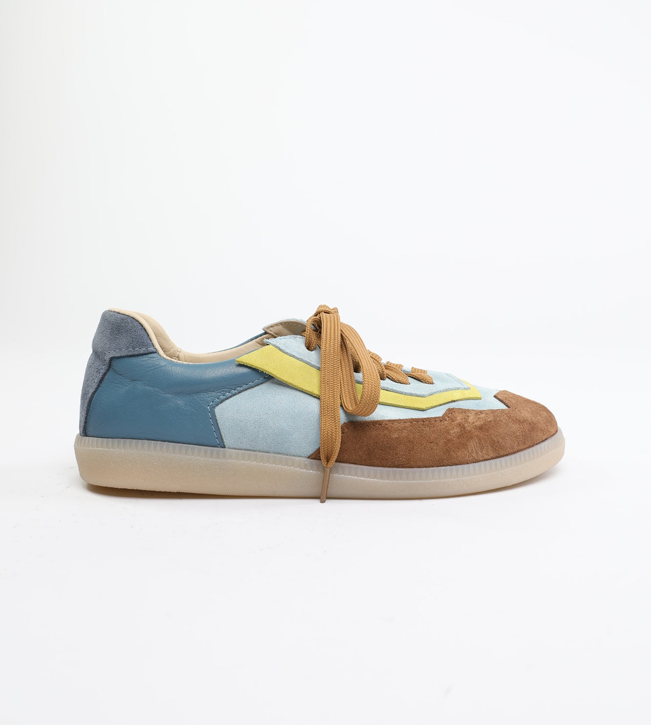 SNEAKERS IN BLUE