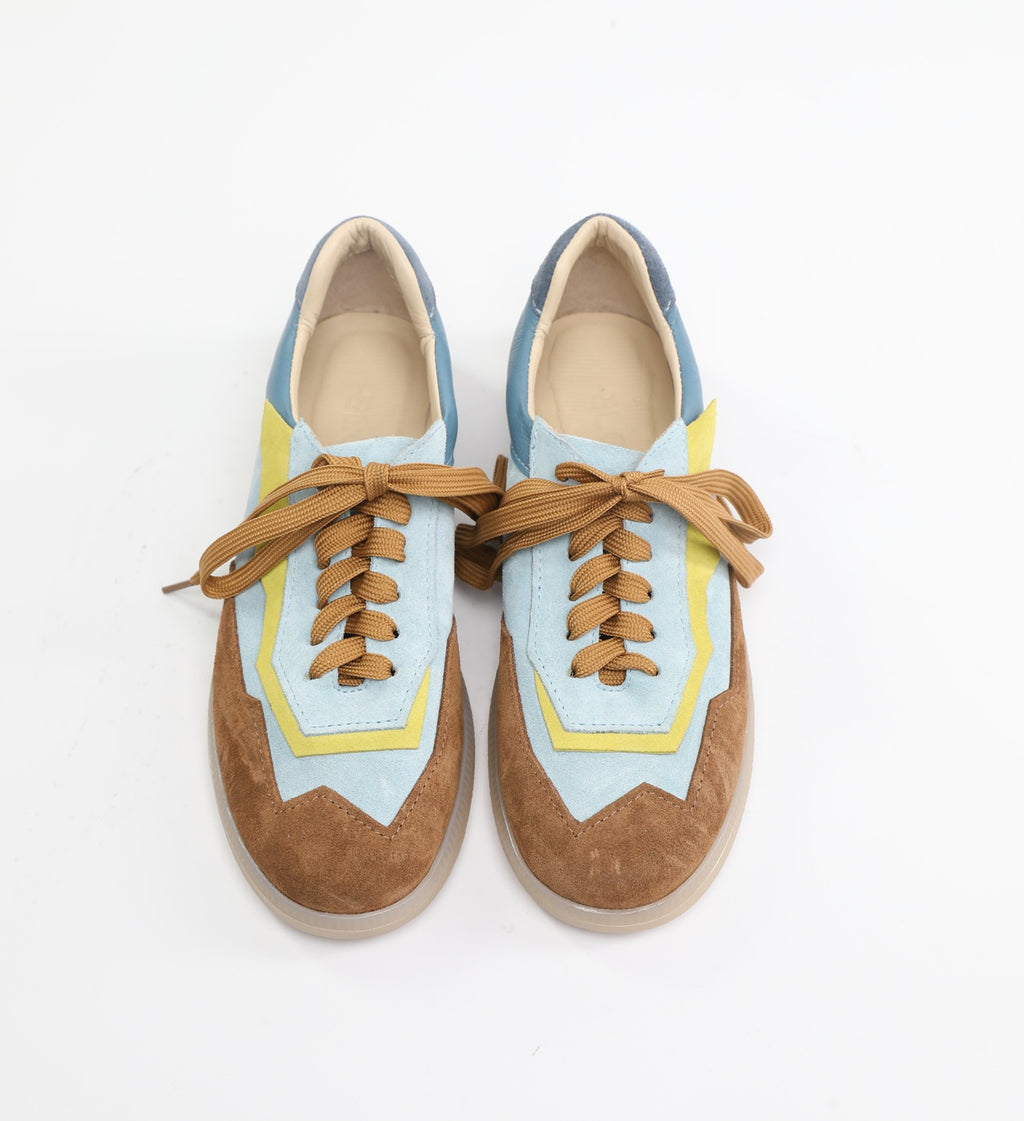 SNEAKERS IN BLUE