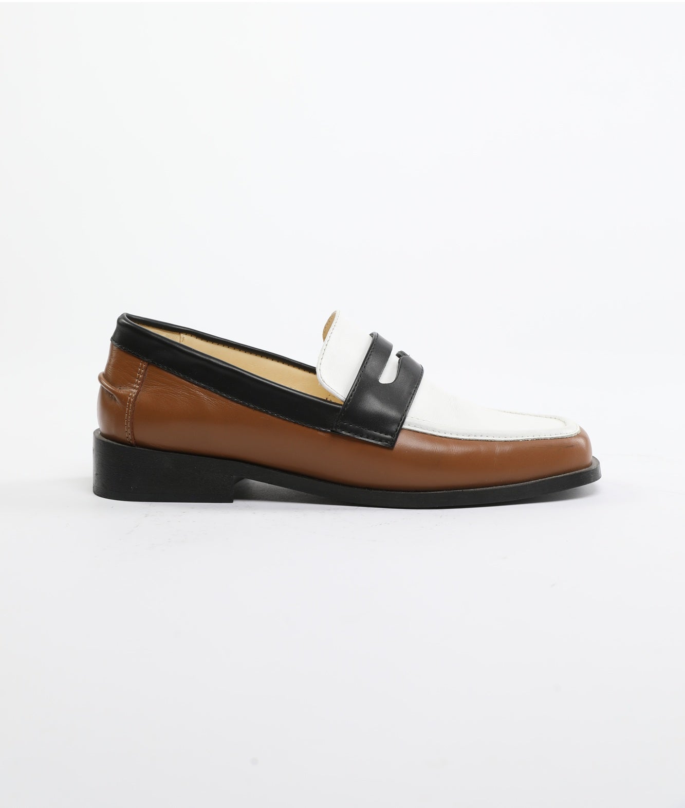 LOAFERS IN THREE COLOR