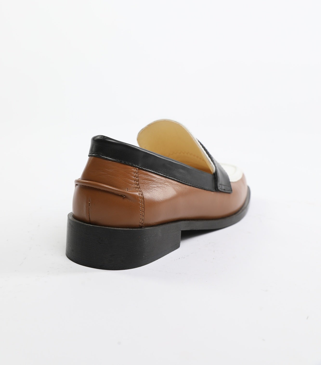 LOAFERS IN THREE COLOR
